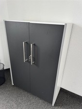 Kleiner Schrank für Büro