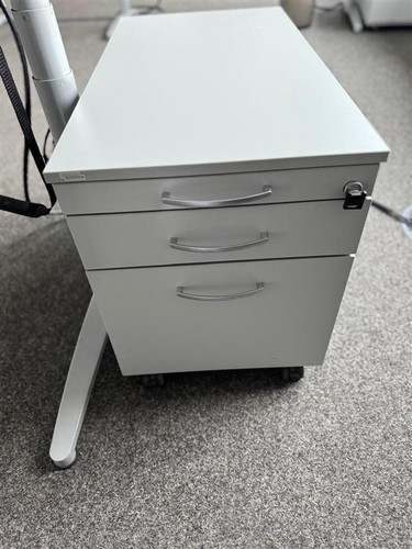 Büroschublade mit mehreren