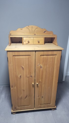 Schrank aus kiefernholz mit - schrank,